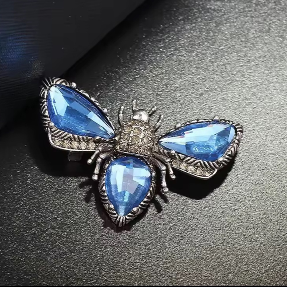 Vintage Blue Crystal Bee Brooch – Elegant Antique Insect Pin Jewelry